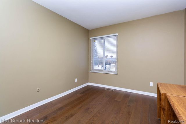 2021 Klingensmith Road 83, Bloomfield Hills, MI 48302