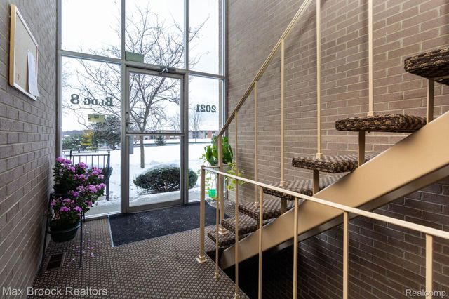 2021 Klingensmith Road 83, Bloomfield Hills, MI 48302