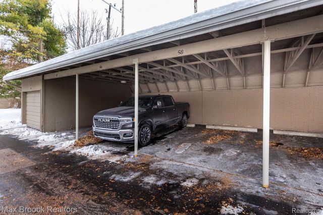 2021 Klingensmith Road 83, Bloomfield Hills, MI 48302