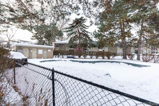 2021 Klingensmith Road 83, Bloomfield Hills, MI 48302