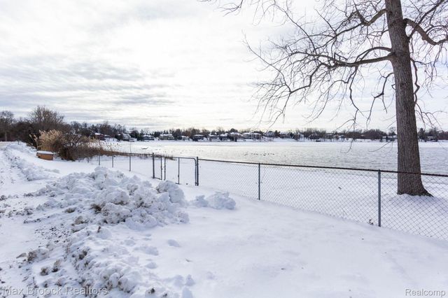 2021 Klingensmith Road 83, Bloomfield Hills, MI 48302