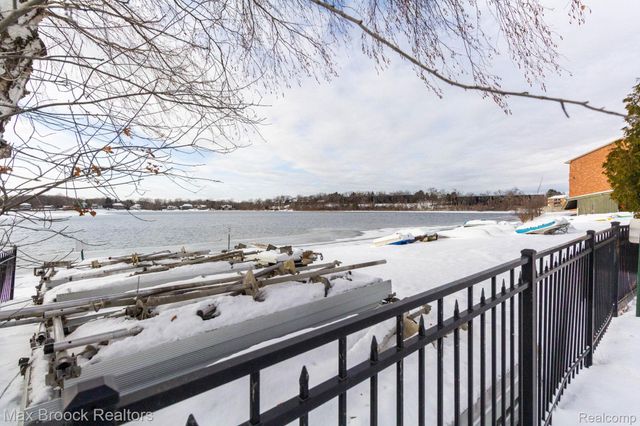 2021 Klingensmith Road 83, Bloomfield Hills, MI 48302