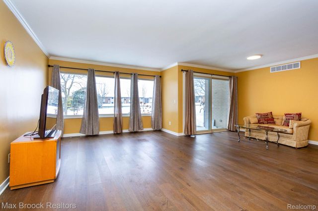 2021 Klingensmith Road 83, Bloomfield Hills, MI 48302