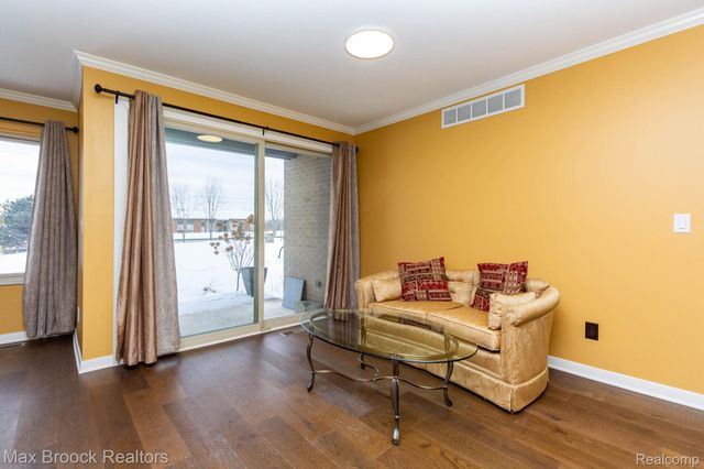 2021 Klingensmith Road 83, Bloomfield Hills, MI 48302