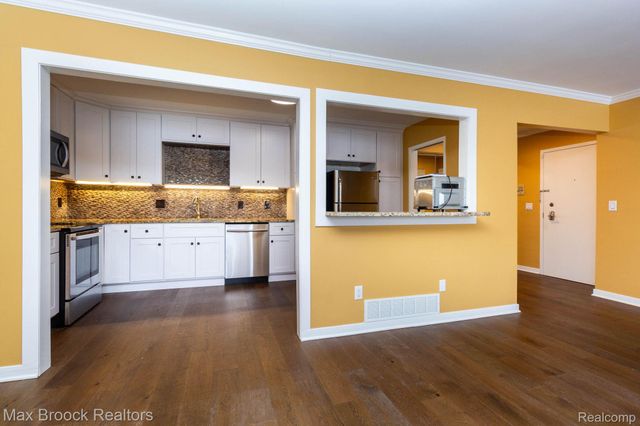 2021 Klingensmith Road 83, Bloomfield Hills, MI 48302