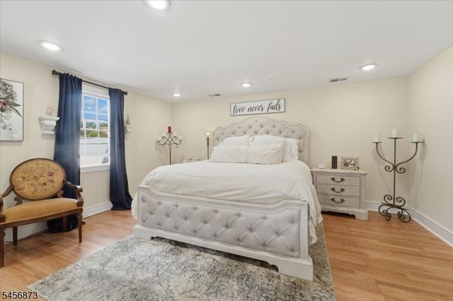 105 Osceola Ave, Middlesex Boro, NJ 08846