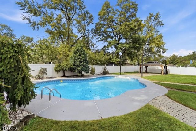 105 Osceola Ave, Middlesex Boro, NJ 08846