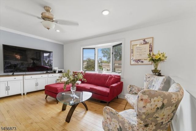 105 Osceola Ave, Middlesex Boro, NJ 08846