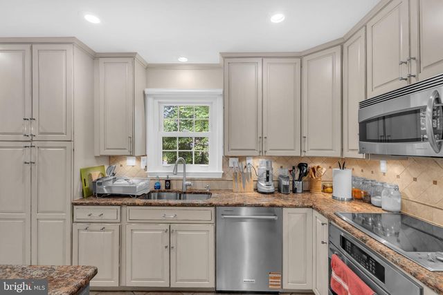 6861 WILLIAMSBURG POND CT, Falls Church, VA 22043