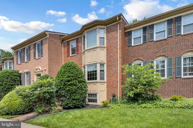 6861 WILLIAMSBURG POND CT, Falls Church, VA 22043