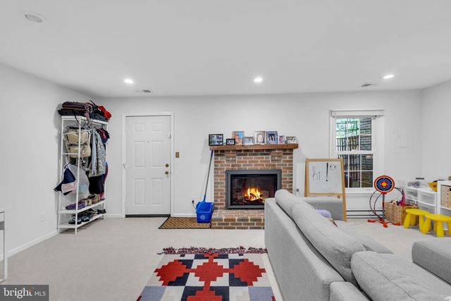 6861 WILLIAMSBURG POND CT, Falls Church, VA 22043