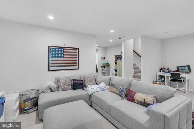 6861 WILLIAMSBURG POND CT, Falls Church, VA 22043
