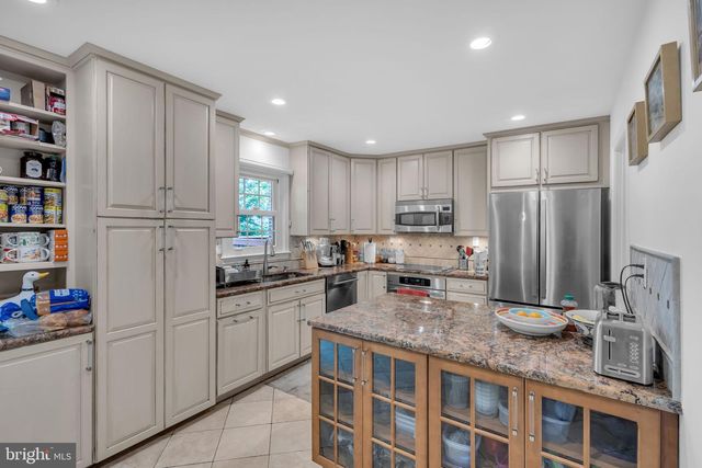 6861 WILLIAMSBURG POND CT, Falls Church, VA 22043
