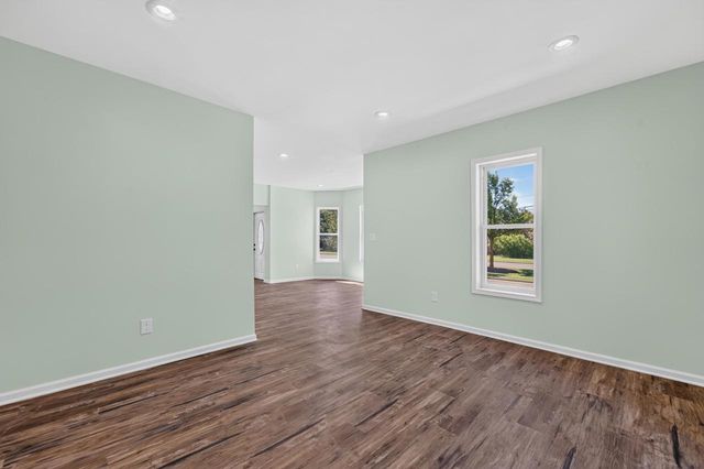 1836 W Mequon ROAD, Mequon, WI 53092