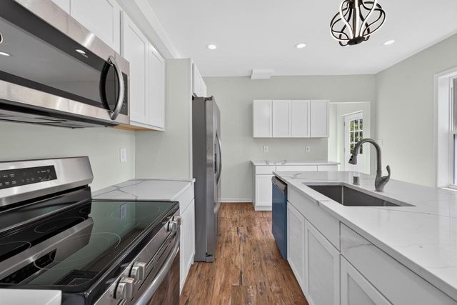 1836 W Mequon ROAD, Mequon, WI 53092