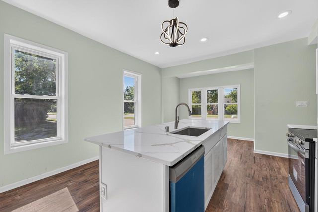 1836 W Mequon ROAD, Mequon, WI 53092