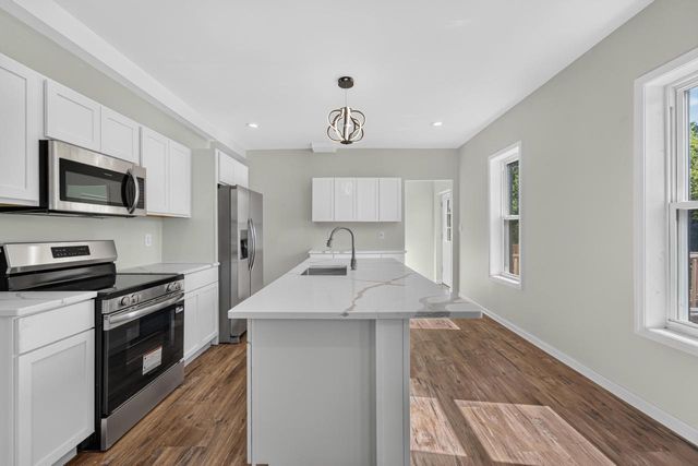 1836 W Mequon ROAD, Mequon, WI 53092