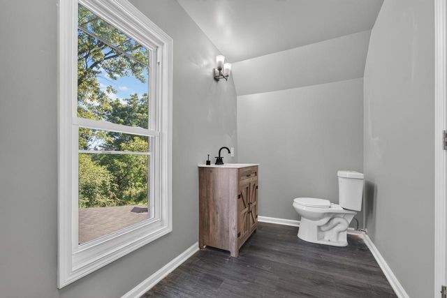 1836 W Mequon ROAD, Mequon, WI 53092