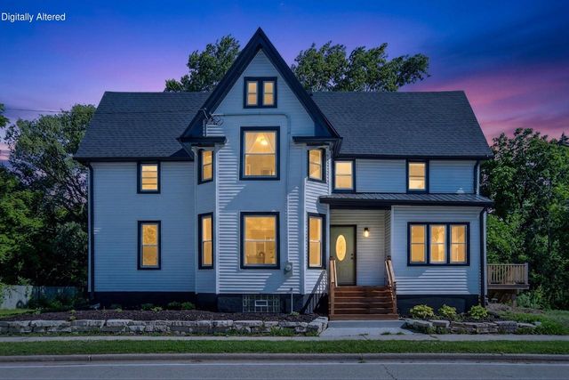 1836 W Mequon ROAD, Mequon, WI 53092