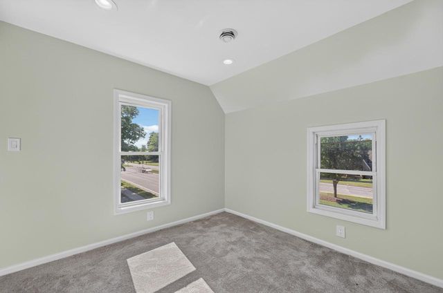 1836 W Mequon ROAD, Mequon, WI 53092