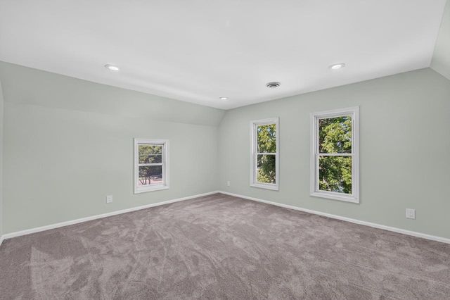 1836 W Mequon ROAD, Mequon, WI 53092