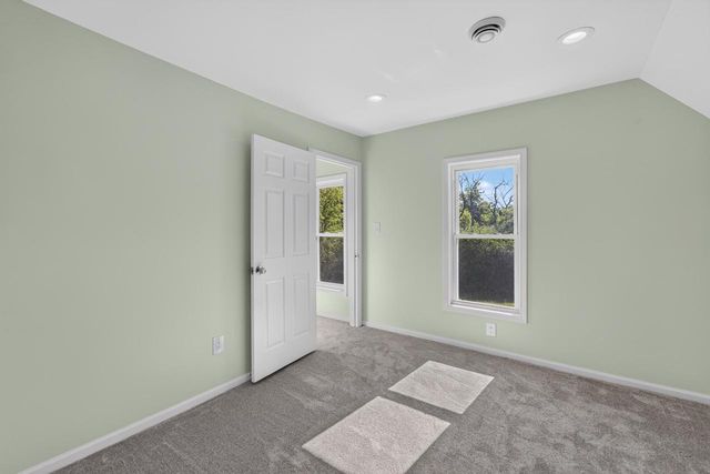 1836 W Mequon ROAD, Mequon, WI 53092