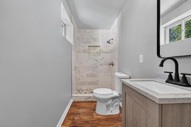 1836 W Mequon ROAD, Mequon, WI 53092