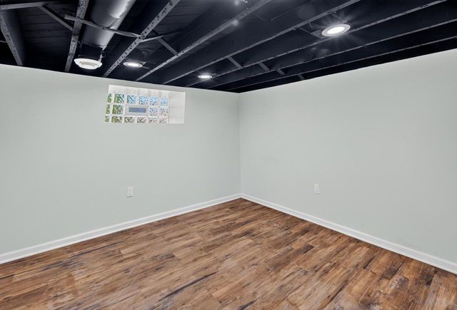 1836 W Mequon ROAD, Mequon, WI 53092