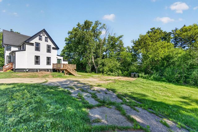 1836 W Mequon ROAD, Mequon, WI 53092