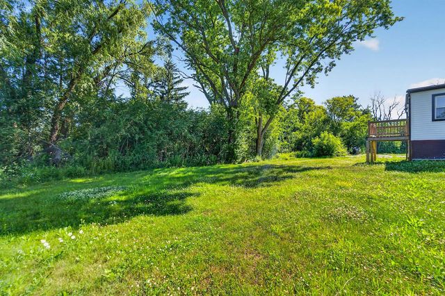1836 W Mequon ROAD, Mequon, WI 53092