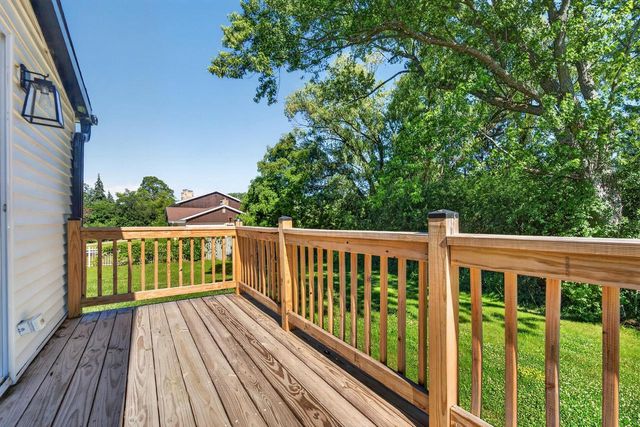 1836 W Mequon ROAD, Mequon, WI 53092