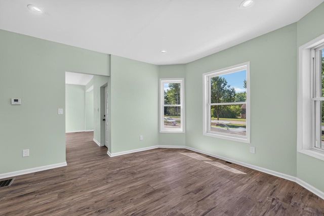 1836 W Mequon ROAD, Mequon, WI 53092
