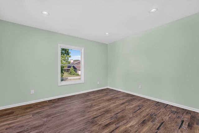 1836 W Mequon ROAD, Mequon, WI 53092