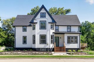 1836 W Mequon ROAD, Mequon, WI 53092