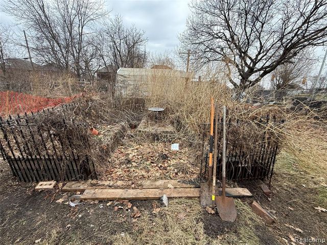 649 E Boston Boulevard, Detroit, MI 48202