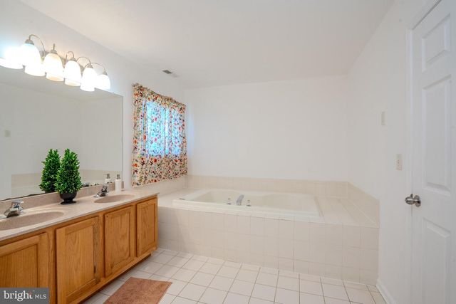 8 JUMPING BROOK COURT, Monroe Township, NJ 08831