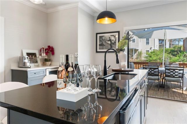 704 Rochelle Drive SW, Atlanta, GA 30310