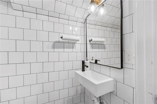 704 Rochelle Drive SW, Atlanta, GA 30310