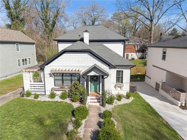 704 Rochelle Drive SW, Atlanta, GA 30310