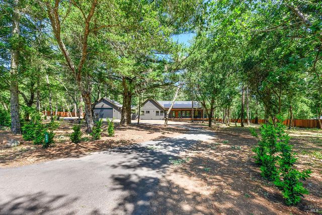 554 Shady Acres Ln, Santa Rosa, CA 95409