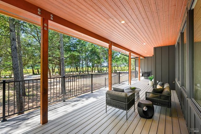 554 Shady Acres Ln, Santa Rosa, CA 95409