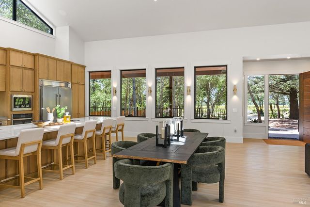 554 Shady Acres Ln, Santa Rosa, CA 95409