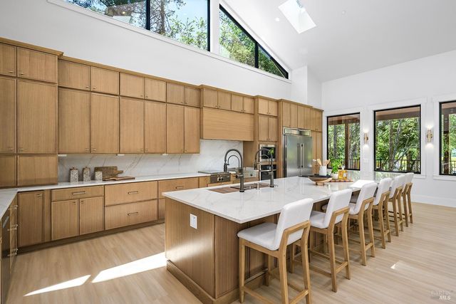 554 Shady Acres Ln, Santa Rosa, CA 95409