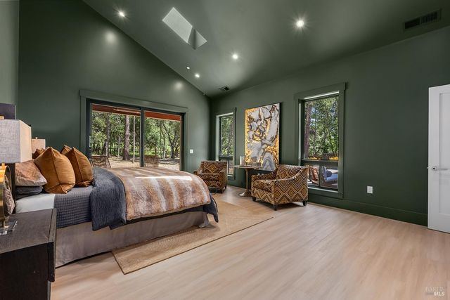 554 Shady Acres Ln, Santa Rosa, CA 95409