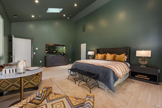 554 Shady Acres Ln, Santa Rosa, CA 95409