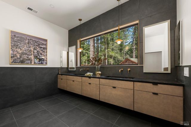 554 Shady Acres Ln, Santa Rosa, CA 95409