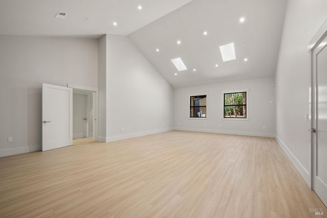 554 Shady Acres Ln, Santa Rosa, CA 95409