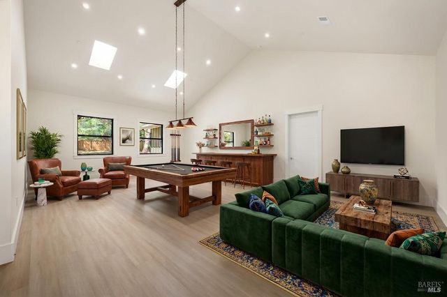 554 Shady Acres Ln, Santa Rosa, CA 95409