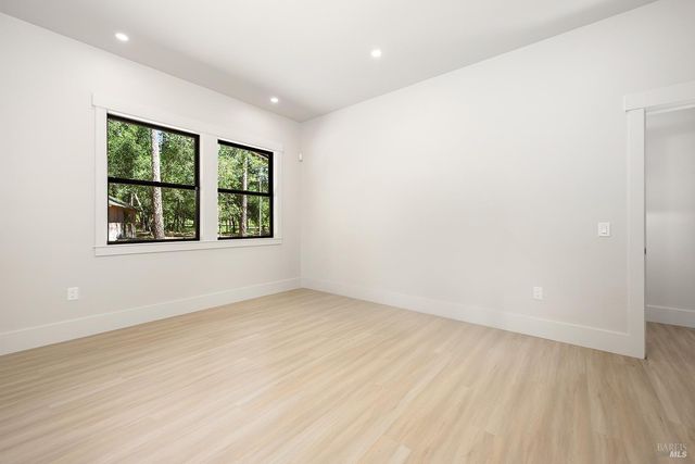 554 Shady Acres Ln, Santa Rosa, CA 95409