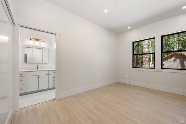 554 Shady Acres Ln, Santa Rosa, CA 95409